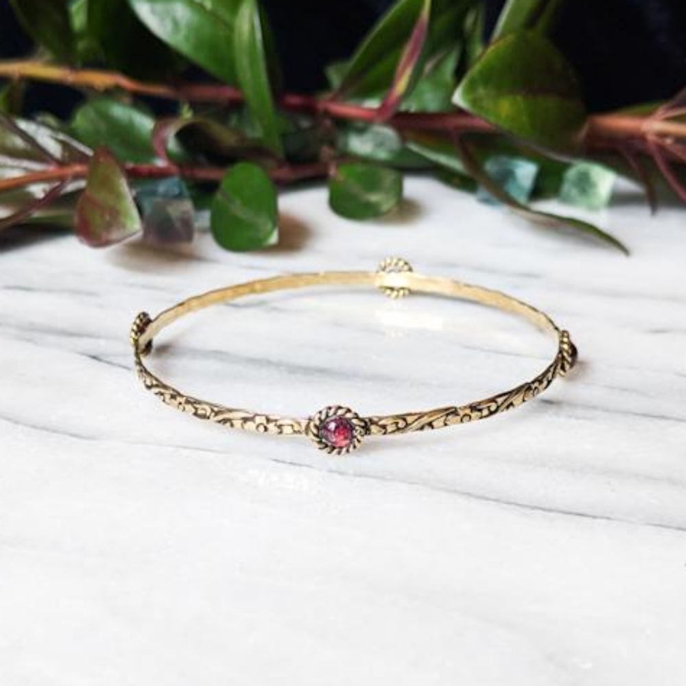 NWT Baizaar Garnet Floral Brass Bangle - Picture 4 of 4
